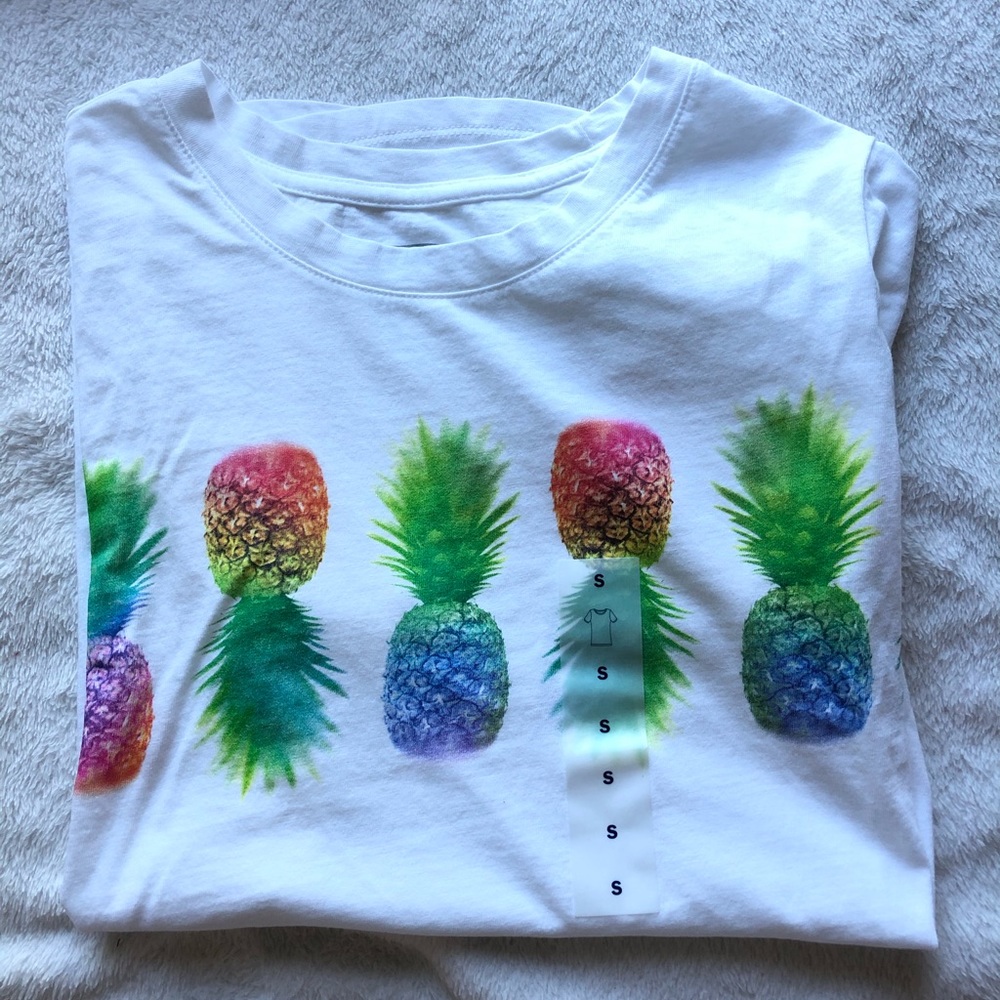 NWT Old Navy Pineapple Graphic Tee